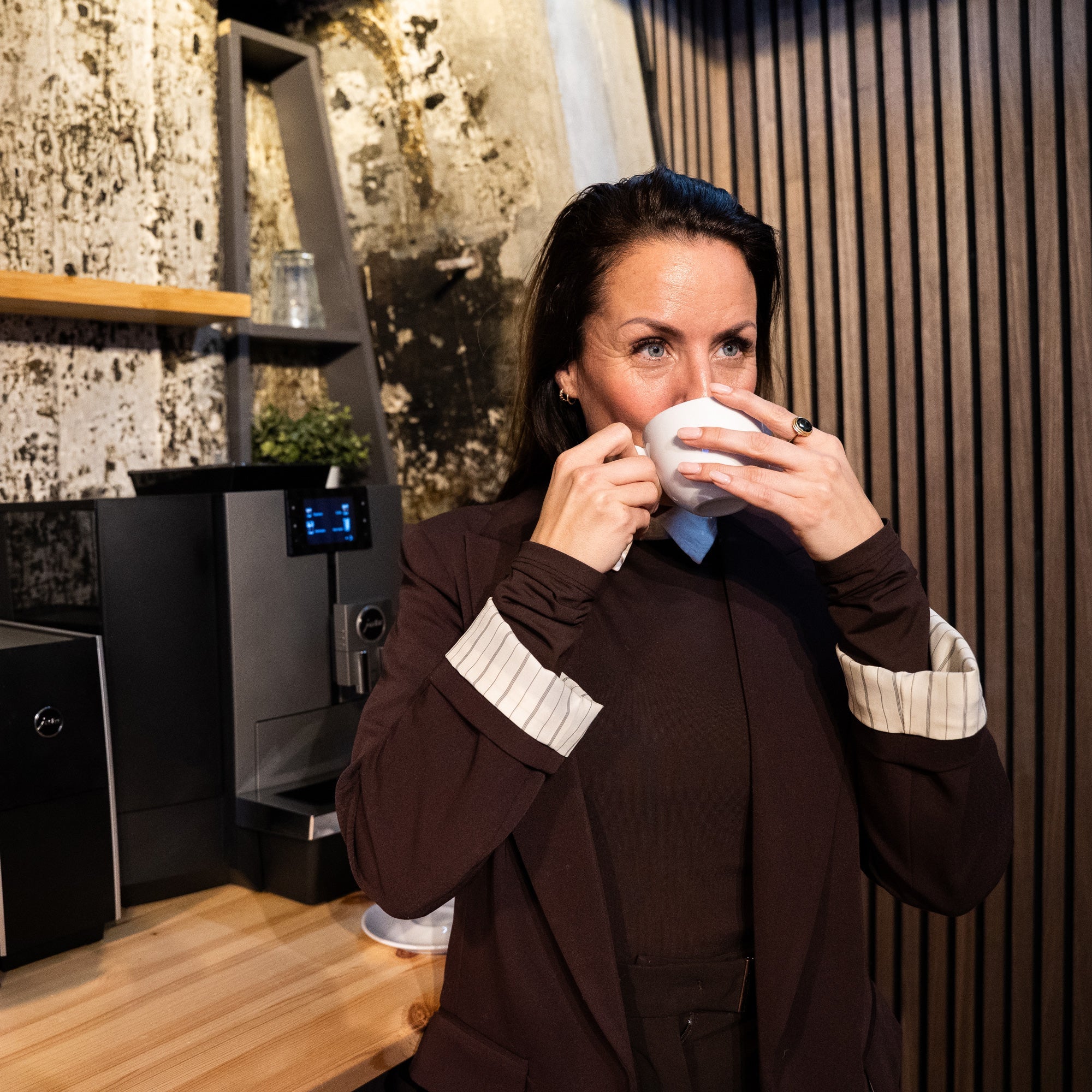 Hoeveel koffie drinkt een medewerker per dag?