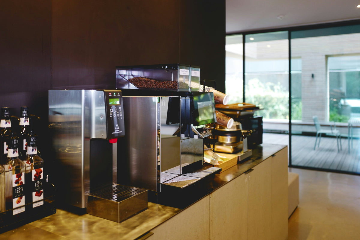 Hoe vaak moet een zakelijke koffiemachine worden schoongemaakt?