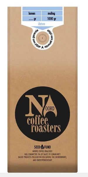 Houseblend met een volle, krachtige smaakexplosie en tonen van chocolade en lichte peper. Aanbieding 5+1 gratis. Gemaakt van single origin koffiebonen uit Brazilië, Ethiopië en Indonesië. Vers gebrand op de Noordkade in Veghel.